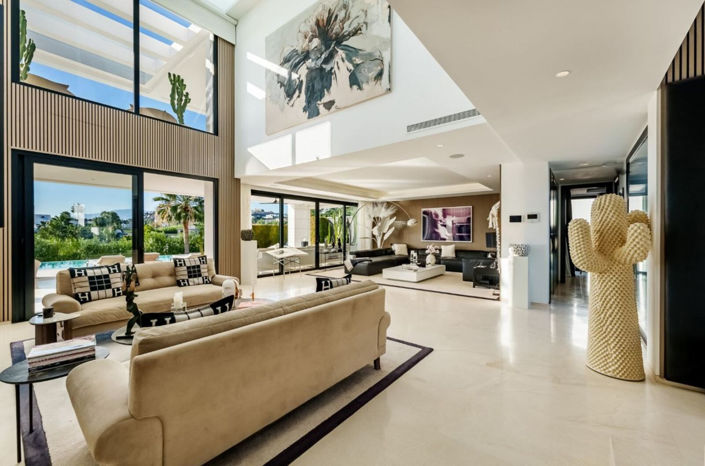 Image No.8-7 Bed Property for sale