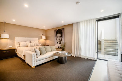 10-bb915d1cb19341576dcdc994b81ab9c5