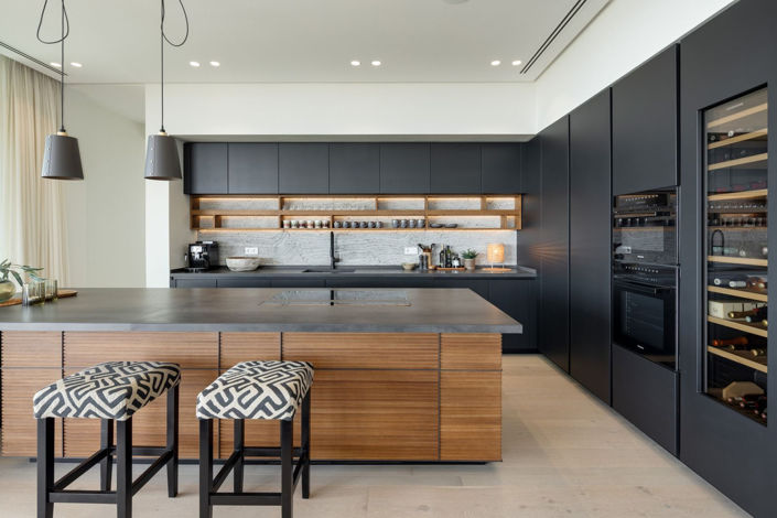 Image No.25-6 Bed Property for sale