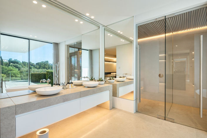 Image No.25-6 Bed Property for sale