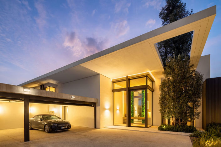 Image No.28-6 Bed Property for sale