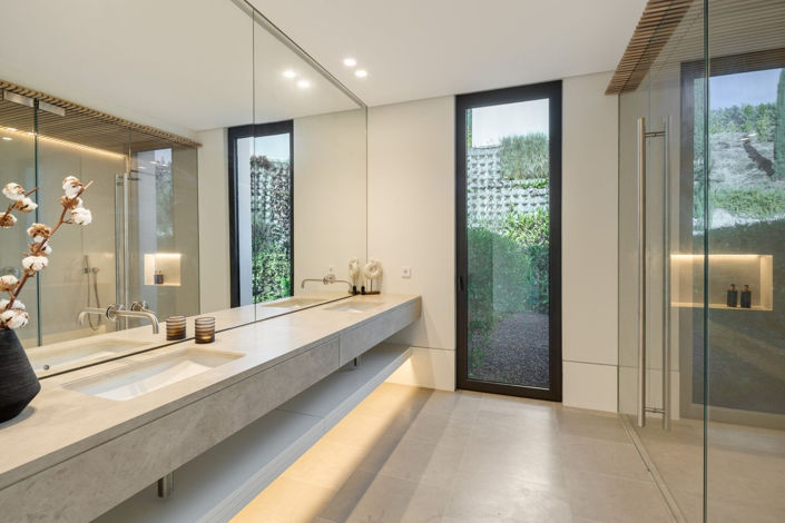 Image No.33-6 Bed Property for sale