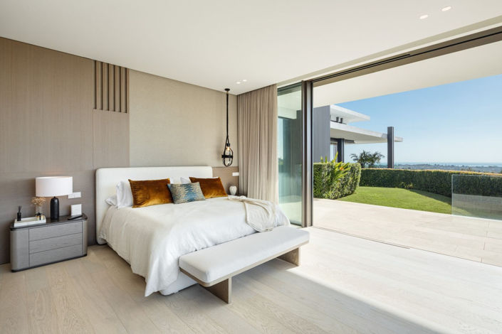 Image No.38-6 Bed Property for sale