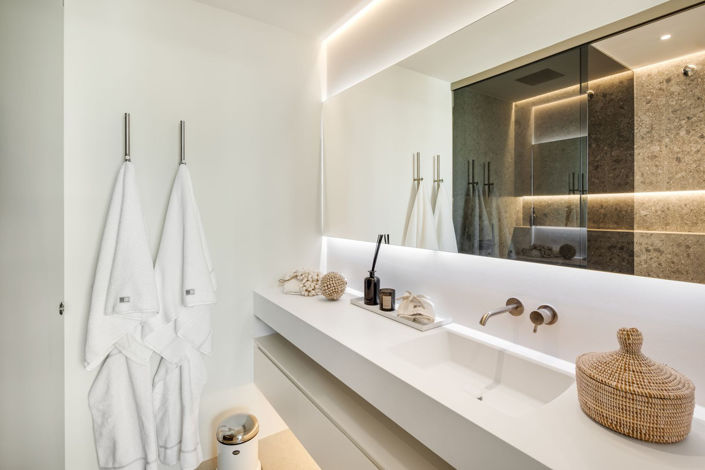 Image No.16-6 Bed Property for sale