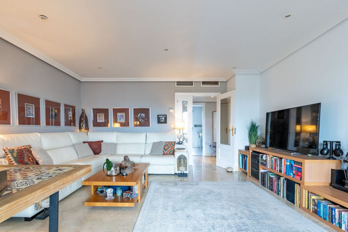 Image No.17-3 Bed Property for sale