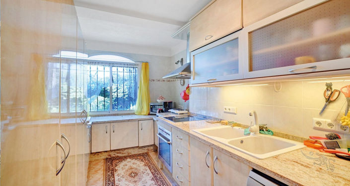 Image No.11-3 Bed Property for sale