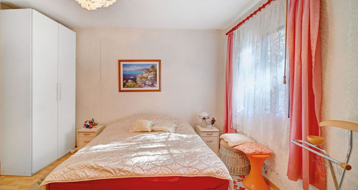 Image No.12-3 Bed Property for sale