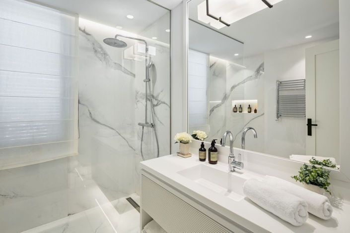 Image No.14-5 Bed Property for sale