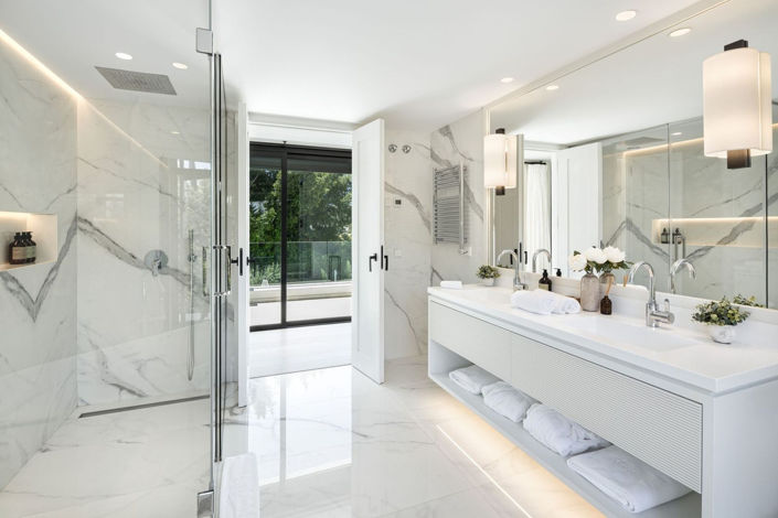 Image No.24-5 Bed Property for sale