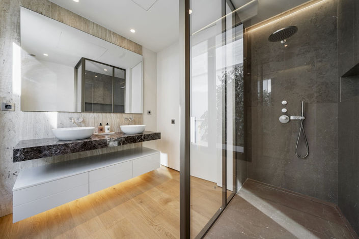 Image No.30-5 Bed Property for sale