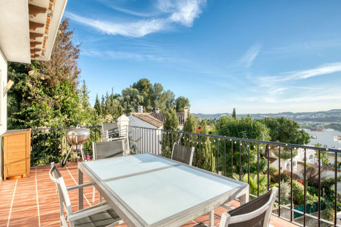 Image No.20-5 Bed Property for sale