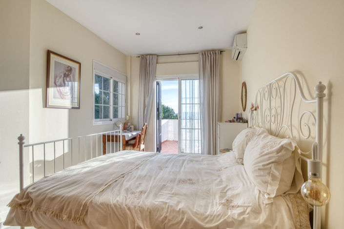 Image No.29-5 Bed Property for sale