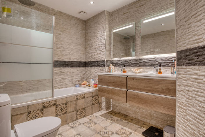 Image No.30-5 Bed Property for sale