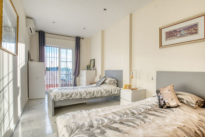 Image No.31-5 Bed Property for sale