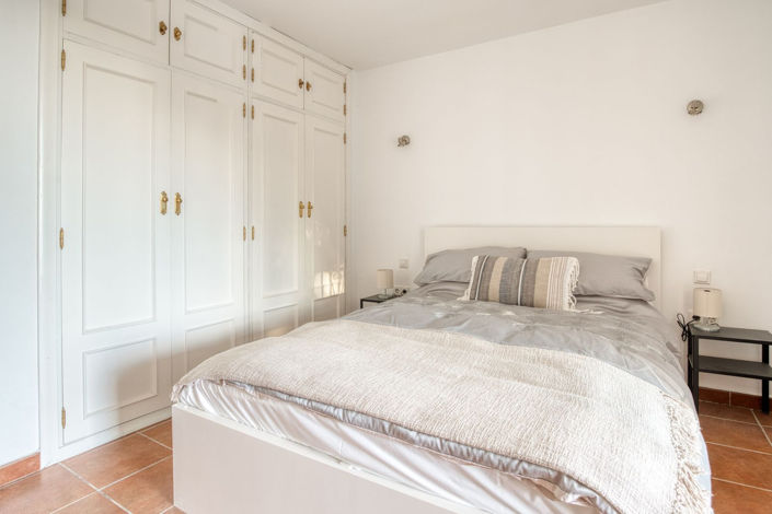 Image No.49-5 Bed Property for sale