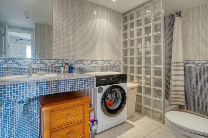 Image No.50-5 Bed Property for sale