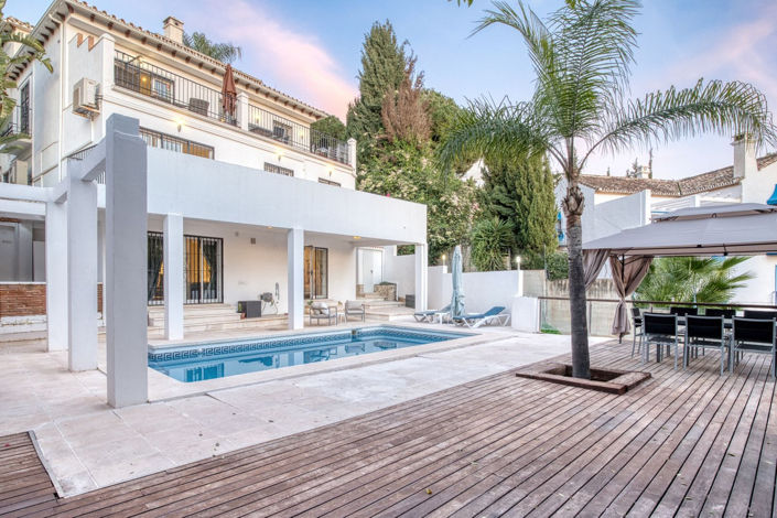 Image No.51-5 Bed Property for sale