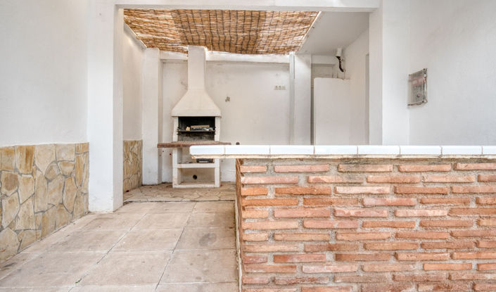 Image No.52-5 Bed Property for sale