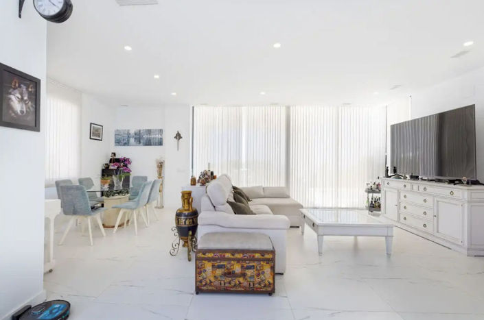 Image No.12-4 Bed Property for sale