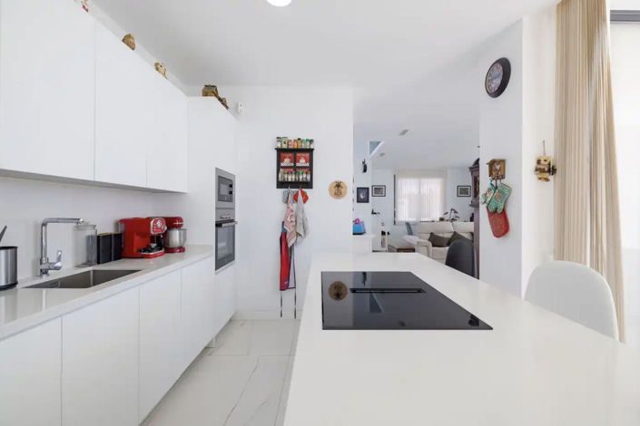 Image No.5-4 Bed Property for sale