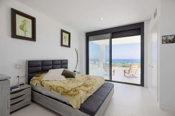 Image No.8-4 Bed Property for sale