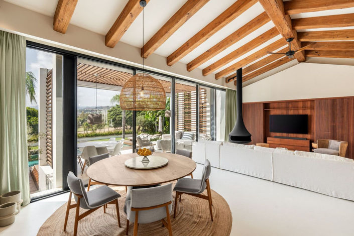 Image No.20-5 Bed Property for sale