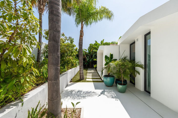 Image No.22-5 Bed Property for sale