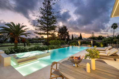 Propriété de 5 chambres à vendre à Nueva Andalucia