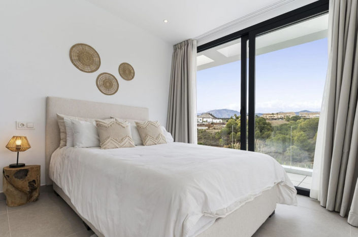 Image No.9-6 Bed Property for sale