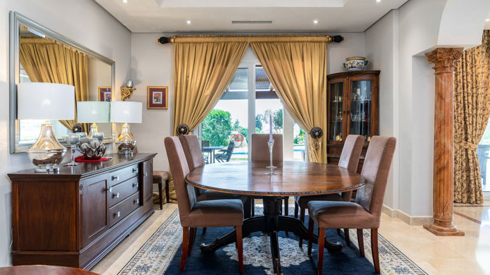 Image No.14-8 Bed Property for sale