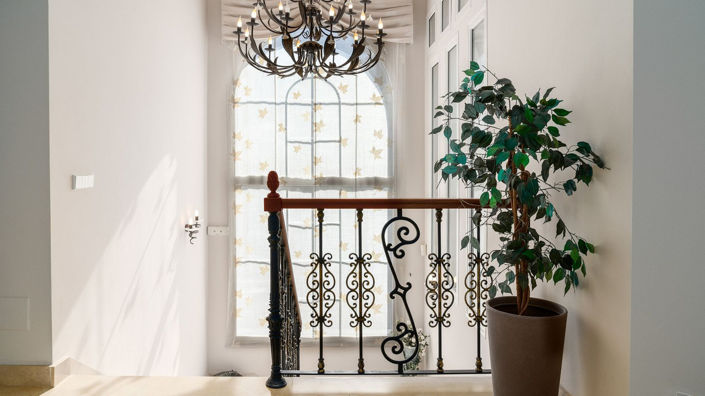 Image No.17-8 Bed Property for sale