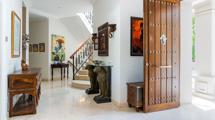 Image No.18-8 Bed Property for sale