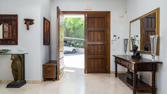 Image No.21-8 Bed Property for sale