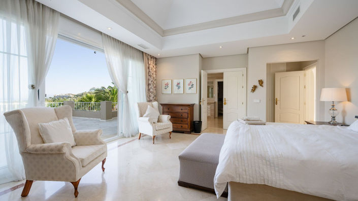 Image No.24-8 Bed Property for sale