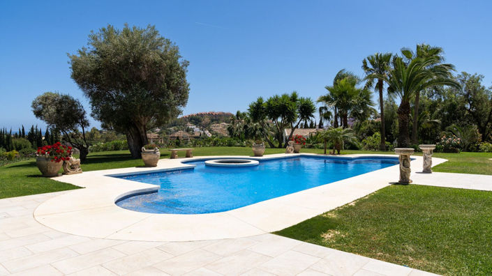 Image No.3-8 Bed Property for sale