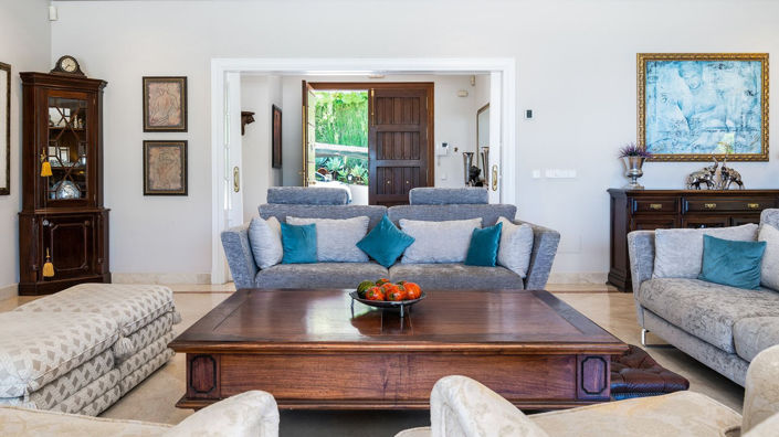 Image No.8-8 Bed Property for sale