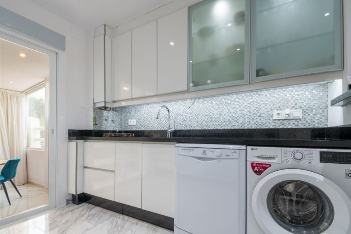 Image No.10-2 Bed Property for sale