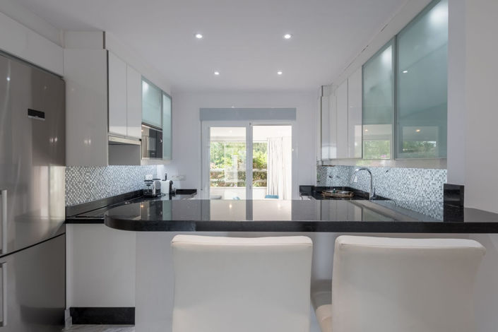 Image No.17-2 Bed Property for sale