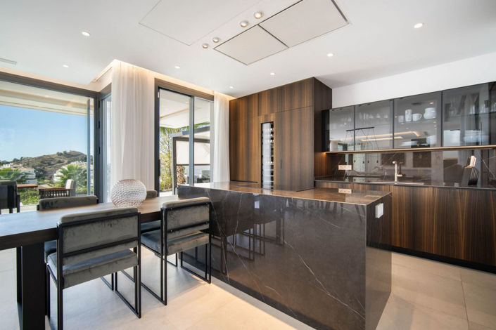 Image No.10-4 Bed Property for sale