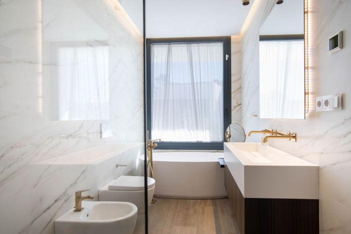 Image No.15-4 Bed Property for sale