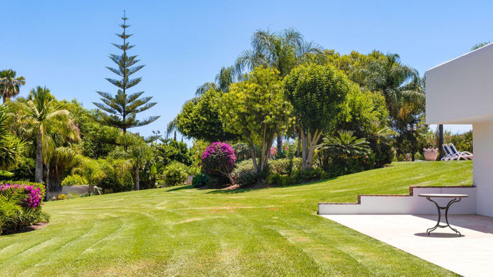 Image No.16-9 Bed Property for sale