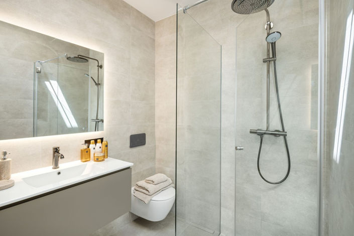 Image No.19-6 Bed Property for sale