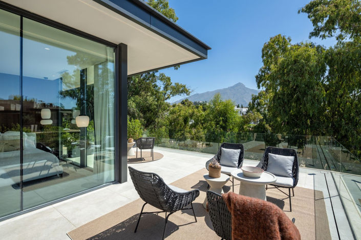 Image No.22-6 Bed Property for sale