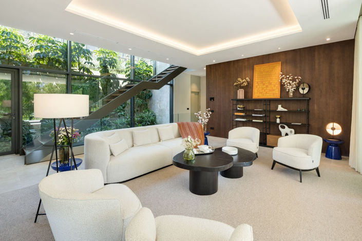 Image No.4-6 Bed Property for sale