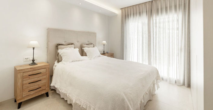 Image No.12-2 Bed Property for sale