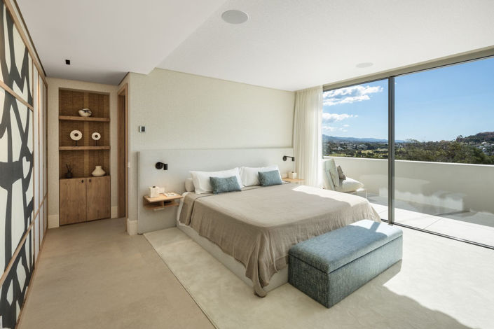 Image No.11-6 Bed Property for sale