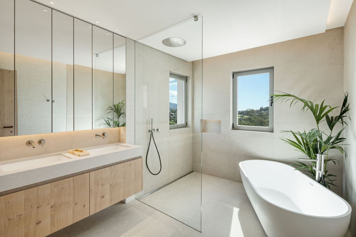 Image No.13-6 Bed Property for sale