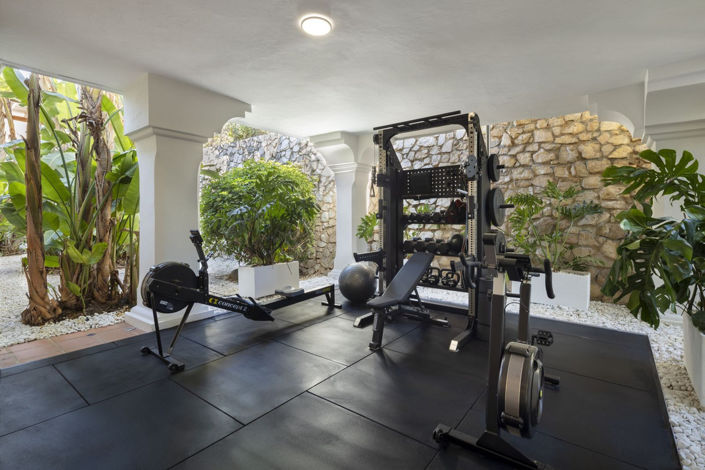 Image No.15-12 Bed Property for sale