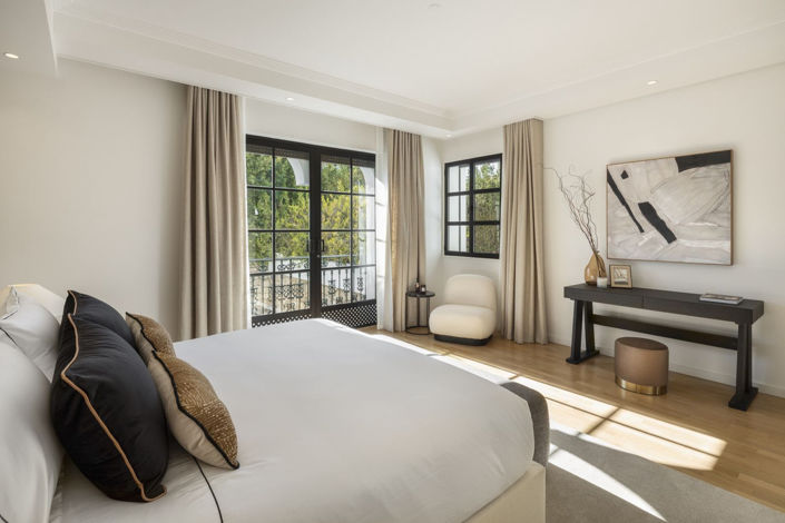 Image No.25-12 Bed Property for sale