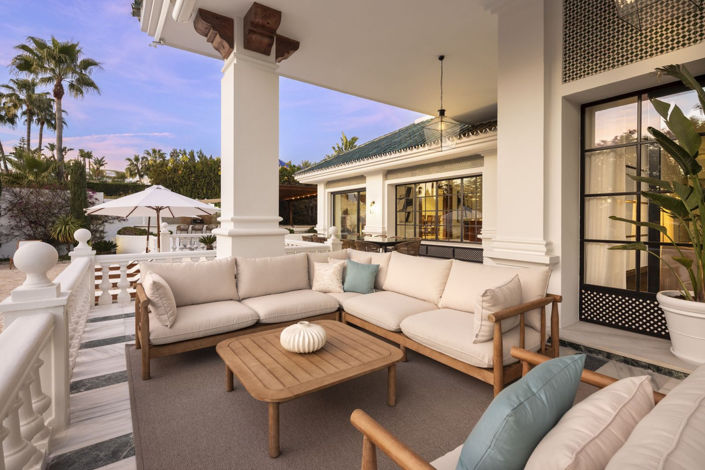 Image No.6-12 Bed Property for sale